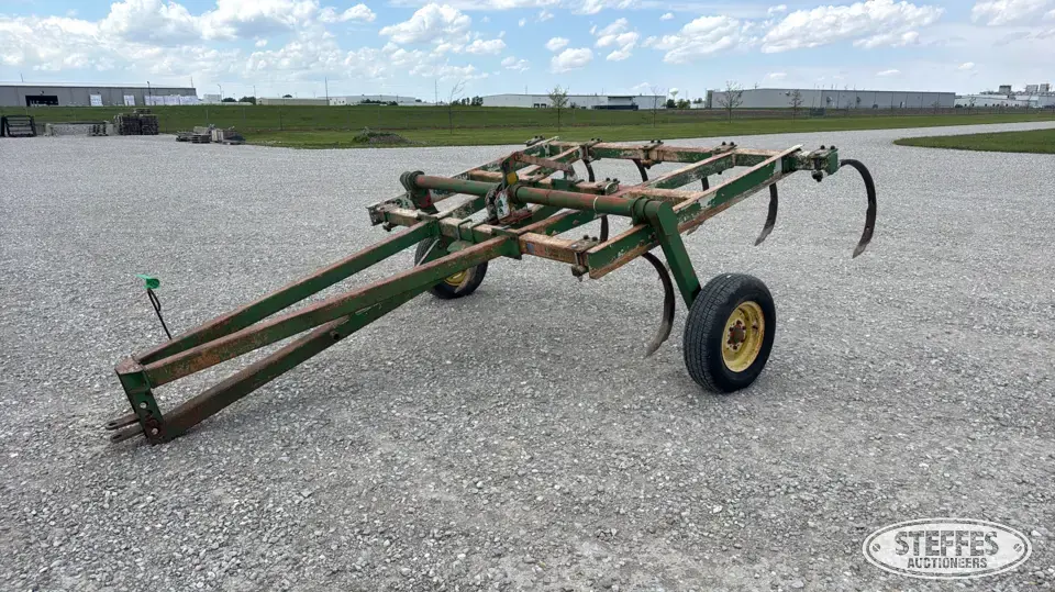 M&W 35 Chisel Plow