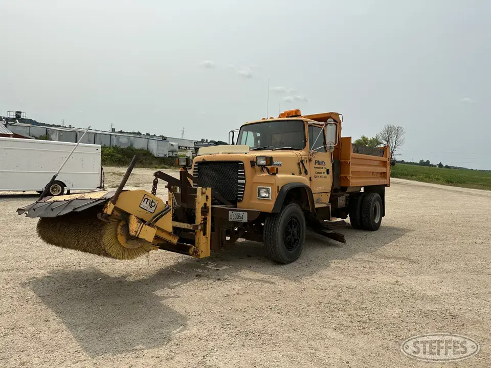 Dump truck