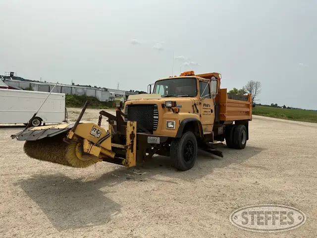 Dump truck