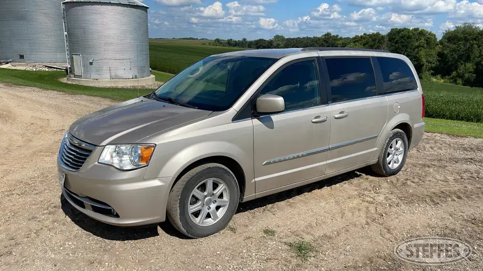 2012 Chrysler Town & Country Van