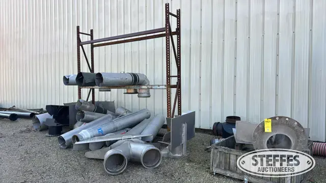Manure splash pans