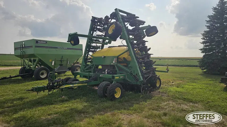 John Deere 1690 Air Drills and Air Seeder