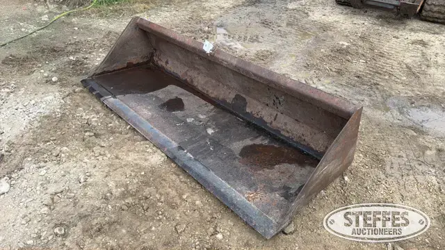 Skid steer bucket