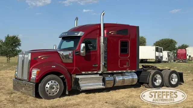 2023 Kenworth W990