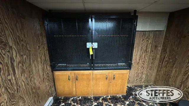 Gun cabinet