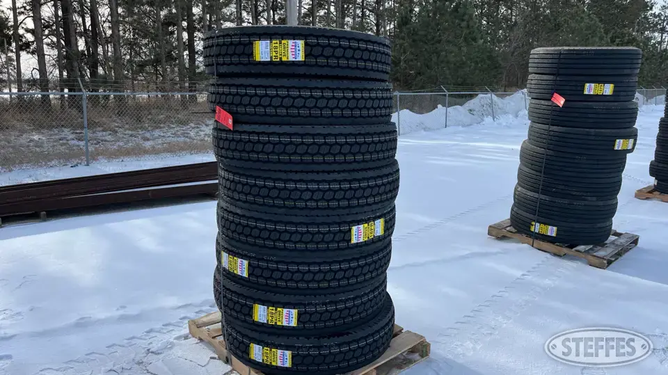 (8) Zwarthz 11R24.5 tires Truck Tire