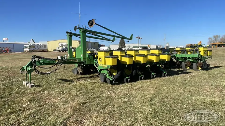 1997 John Deere 1770 12 or More Row Planter
