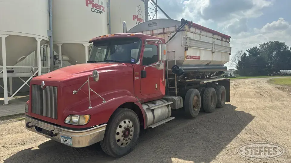 2005 International 9400i Tender Truck