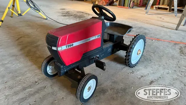Case IH 7250 pedal tractor