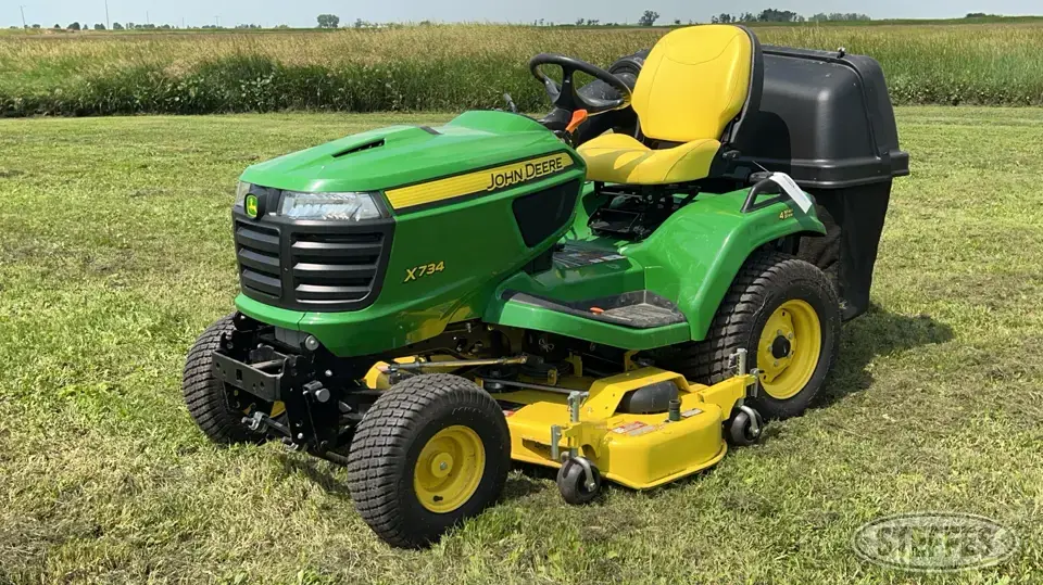 2014 John Deere X734 Lawn Tractor