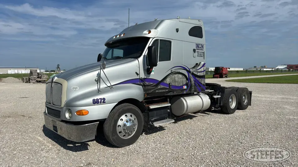 2009 Kenworth T2000 Conventional Truck with Sleeper