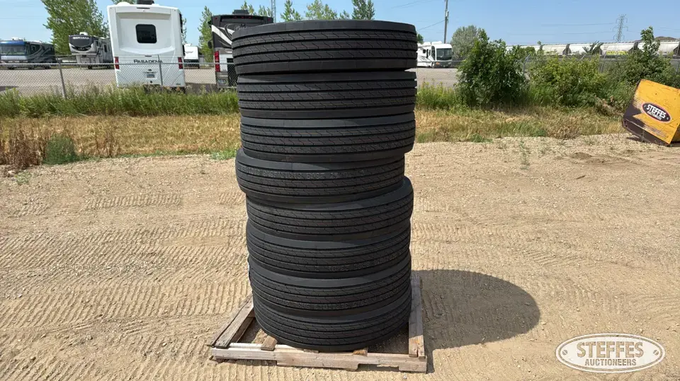 (8) Headway HLS915 11R22.5 tires Truck Tire