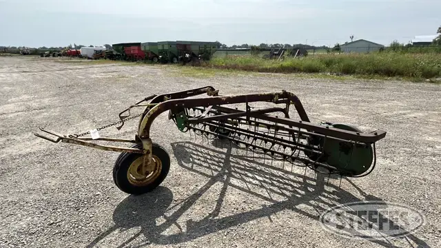 John Deere 640