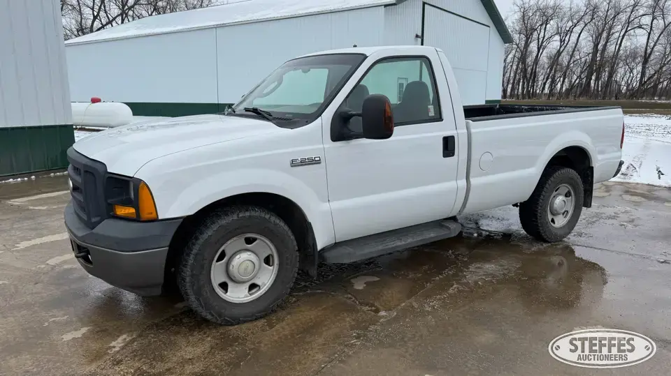 2006 Ford Super Duty F-250 XL 3 Quarter Ton Pickup