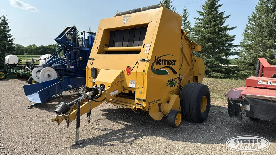 2014 Vermeer 605SM Round Baler