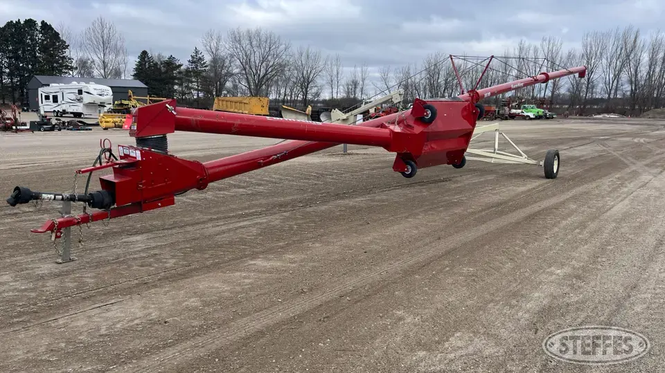 Farm King 1070 Swing Hopper Auger