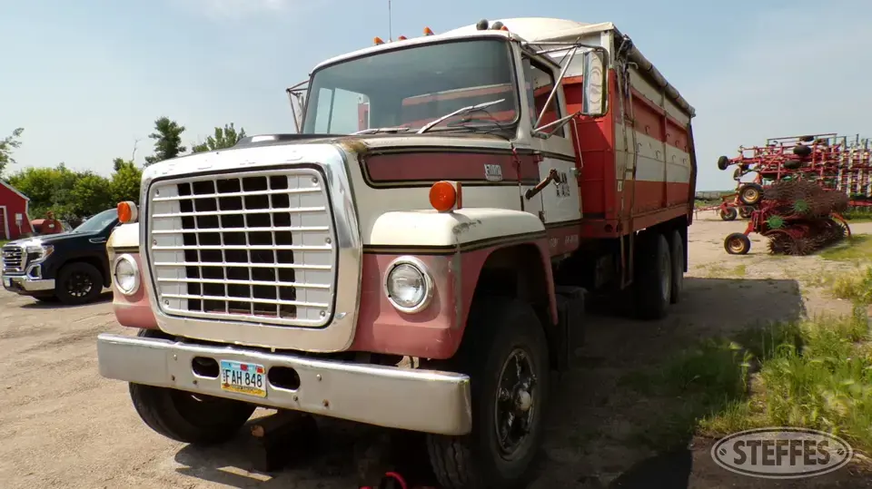 1973 Ford 800 Tandem Boxed Truck