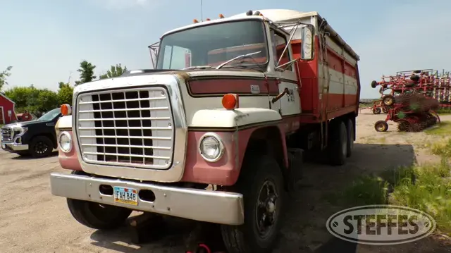 1973 Ford 800
