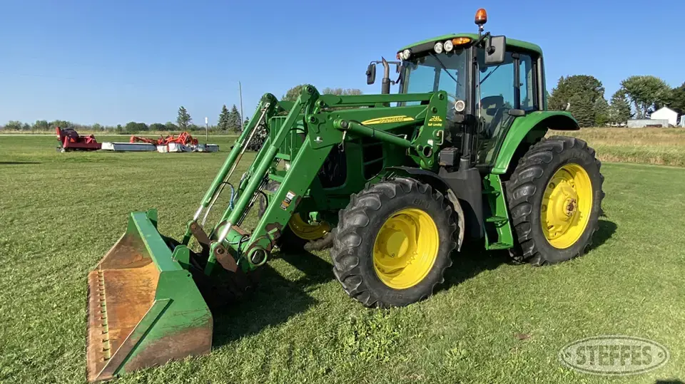 2009 John Deere 7430 Premium MFWD Tractor