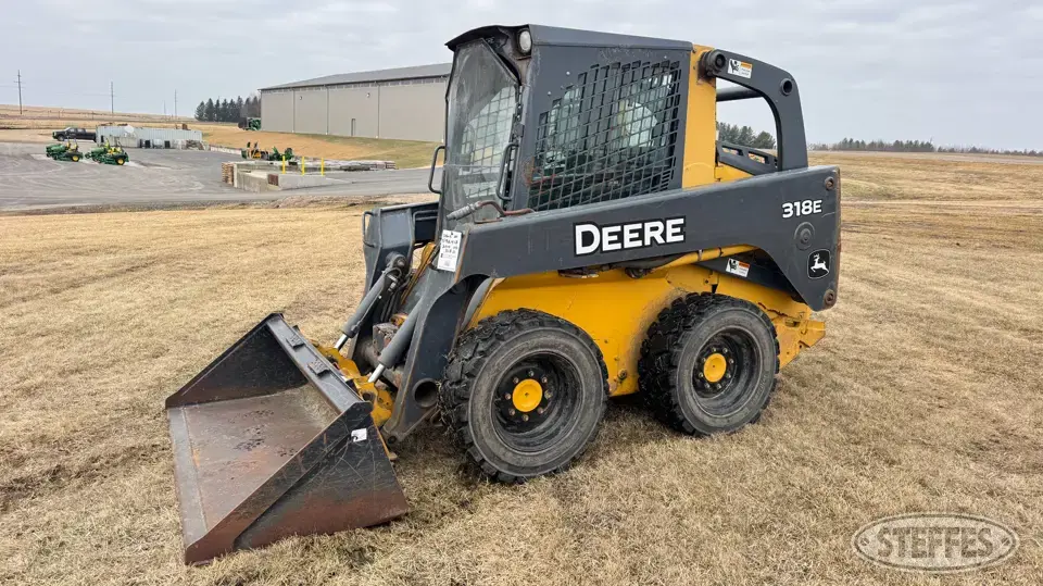 2010 Deere 318D Wheeled Skid Steer
