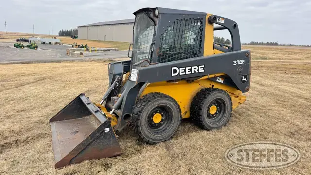 2010 Deere 318D