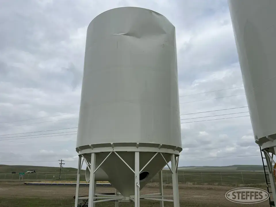 2016 Amber Waves 1640M Hopper Bin