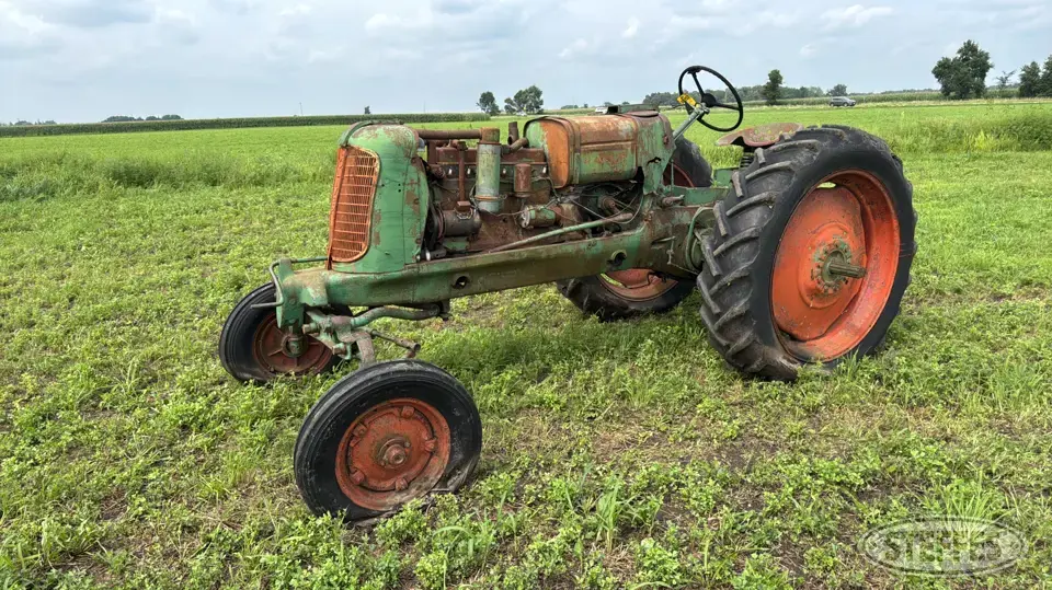 1947 Oliver 70 2WD Tractor