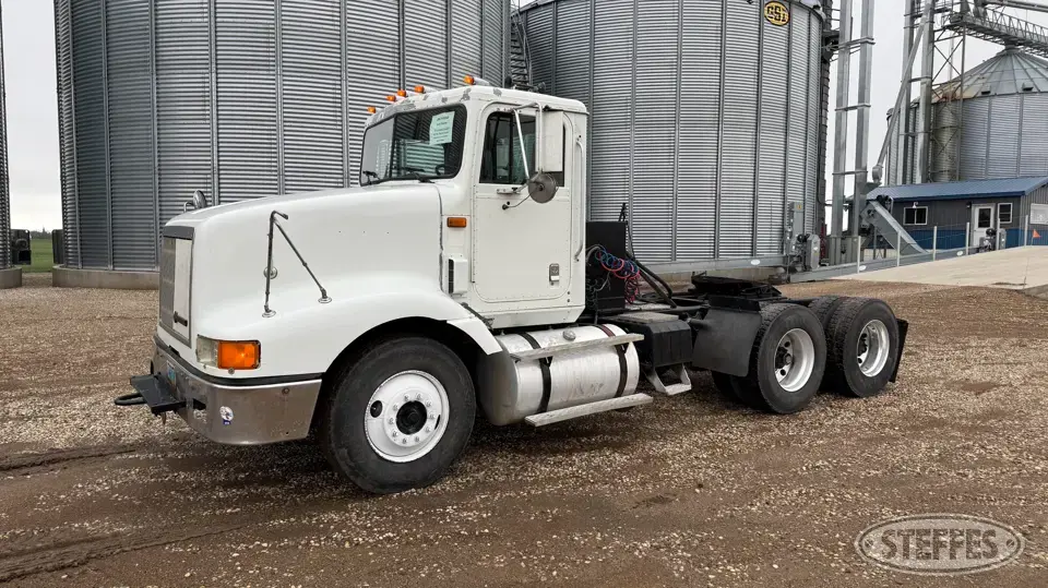 1996 International 9200 Conventional Truck without Sleeper