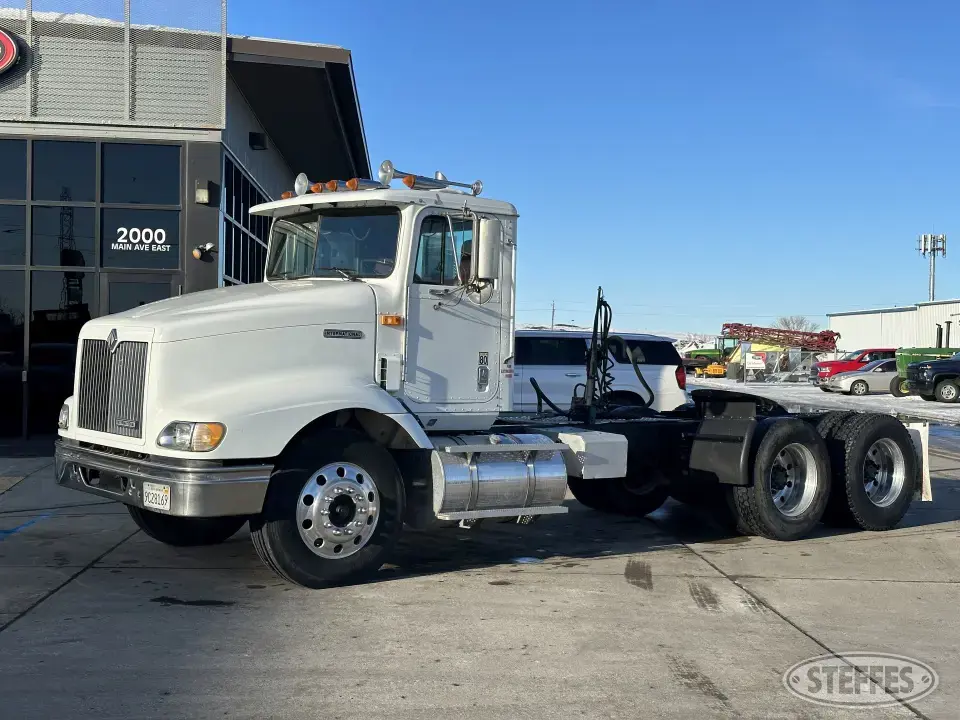 1998 IHC 9200 Conventional Truck without Sleeper