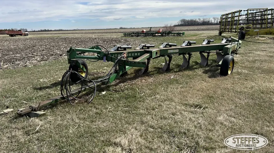 John Deere 3600 Plow
