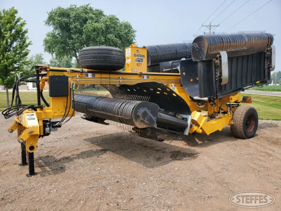 2015 OXBO 334 Self-Propelled Windrower
