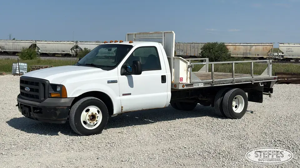 2005 Ford F-350 XL 1 Ton Pickup