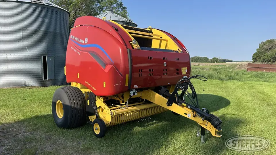 2022 New Holland Roll-Belt 560 Round Baler