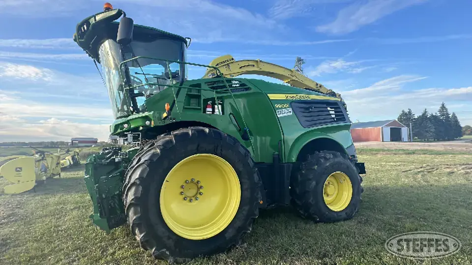 2019 John Deere 9900i Self-Propelled Harvester