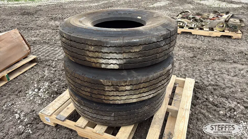(3) Goodyear G114 11R17.5 tires Truck Tire
