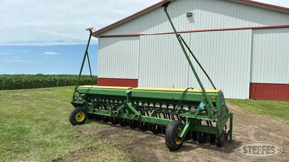 John Deere 520 Press Drill