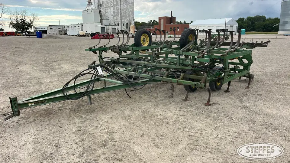 John Deere 1010 Field Cultivator