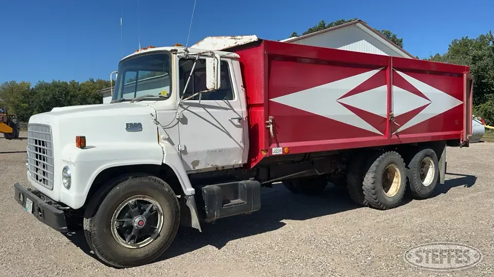 1976 Ford 750 Tandem Boxed Truck