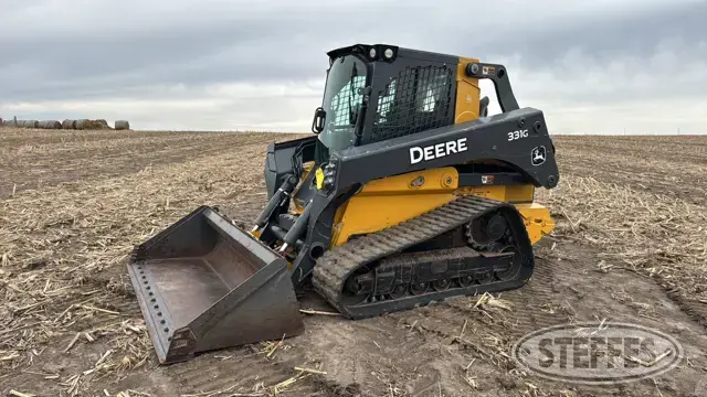 2017 Deere 331G