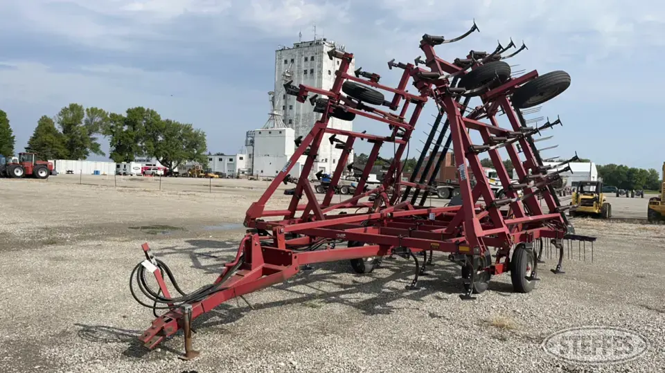 Case IH 4800 Field Cultivator