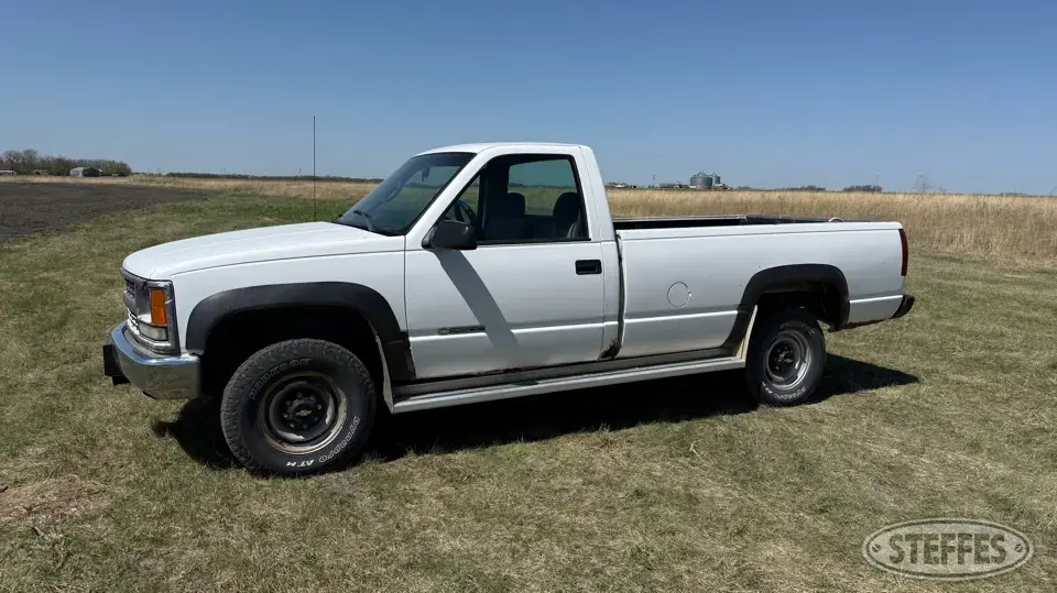 2000 Chevrolet Silverado 2500 3 Quarter Ton Pickup