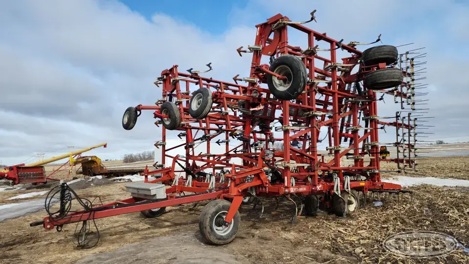 Wil-Rich QX2 Field Cultivator