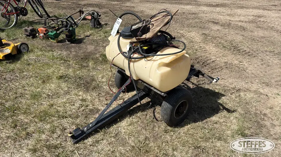 Agri-Fab pull-type lawn sprayer Lawn Sprayers and Spreader