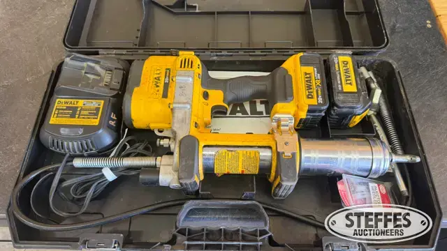 DeWalt DCGG571 cordless grease gun