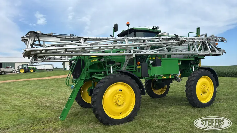 2013 John Deere 4830 Self-Propelled Sprayer
