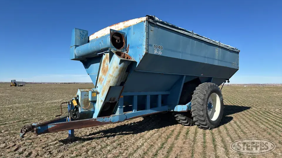 1991 Kinze 1040 Row Crop Grain Cart