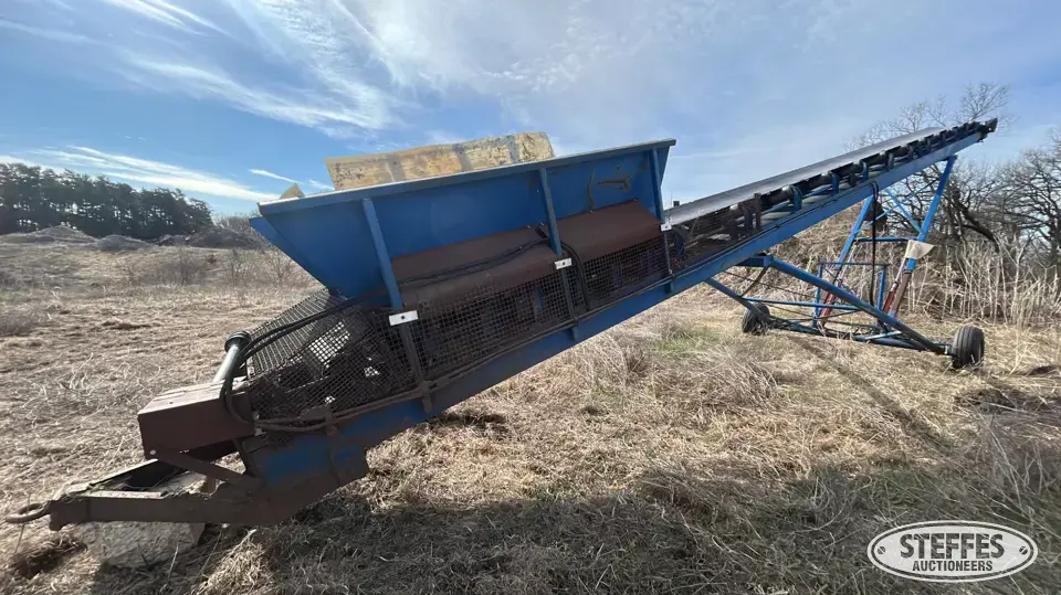 Radial stacking conveyor