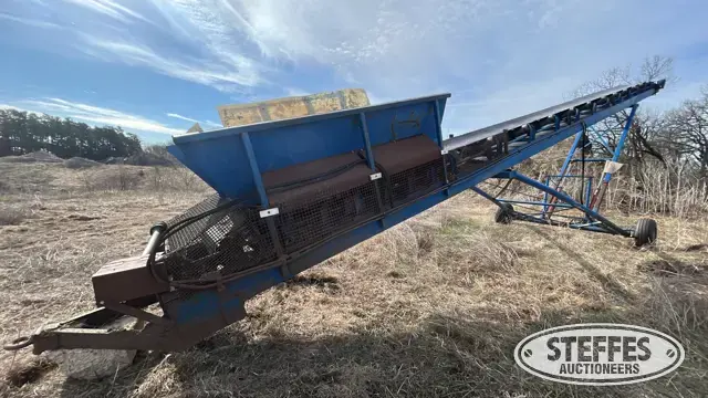 Radial stacking conveyor