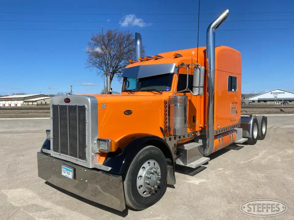 2007 Peterbilt 379 EXHD Conventional Truck with Sleeper