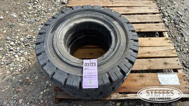 (2) Magnum Solideal 7.00-12 forklift tires